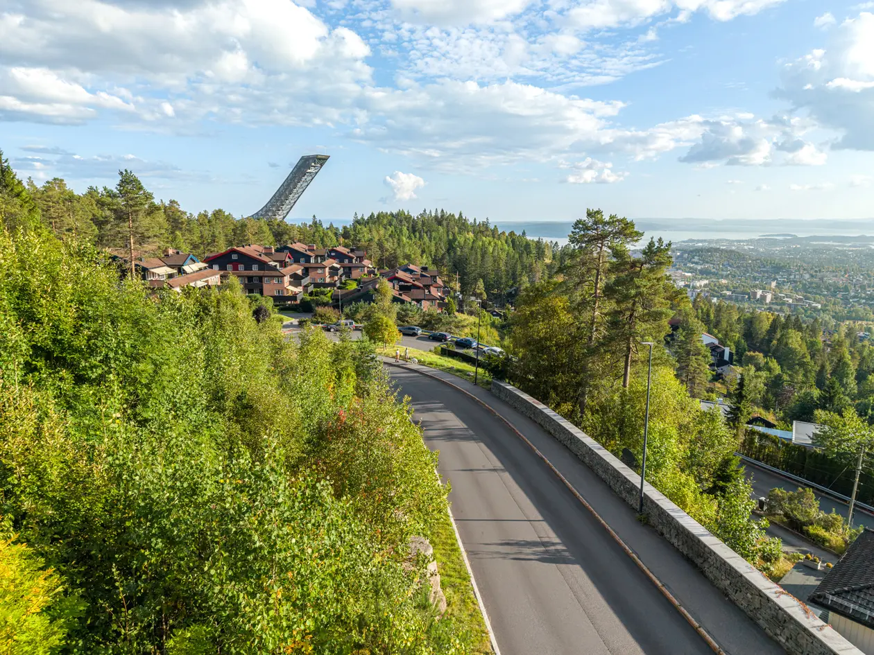 Vakker utsiktstomt på 1.076 m²  solrikt med panorama mot fjord og by photo 5