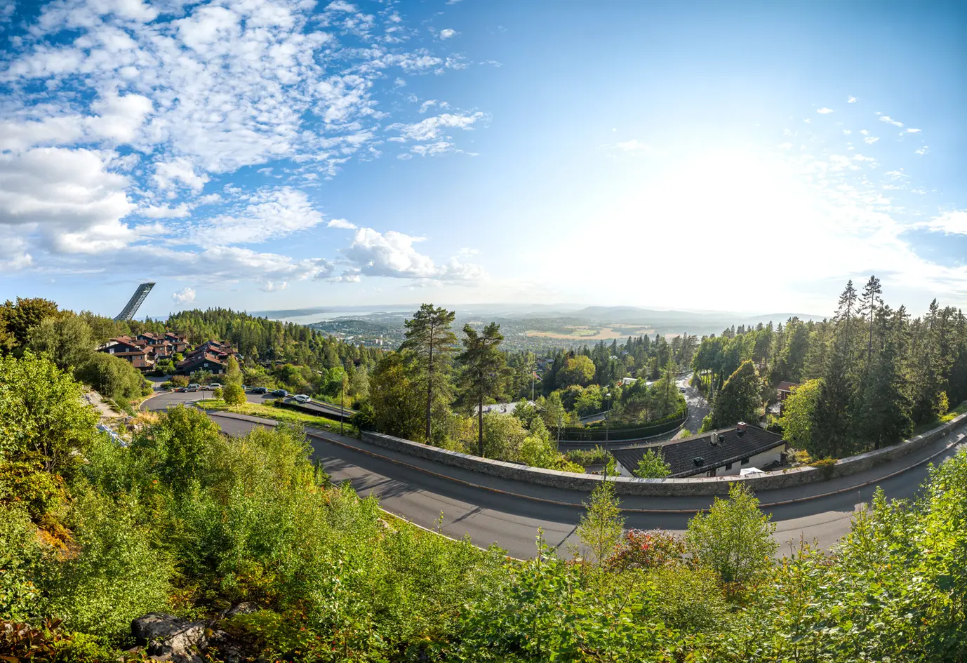 Vakker utsiktstomt på 1.076 m² solrikt med panorama mot fjord og by