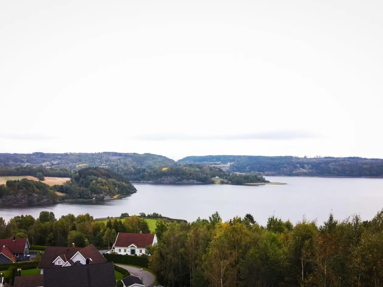 Stor utsiktstomt innerst i blindvei med kort vei til E6, samt flotte tur- og rekreasjonsområder photo 3