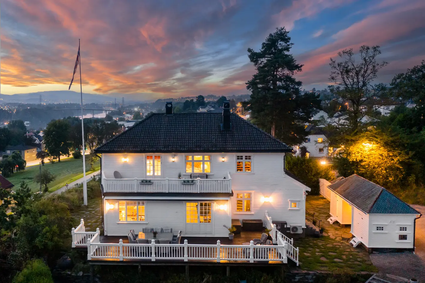 "Historisk direktørbolig" m/høy standard - Panoramautsikt, byens beste solforhold og innredet garasje på 122 kvm photo 4