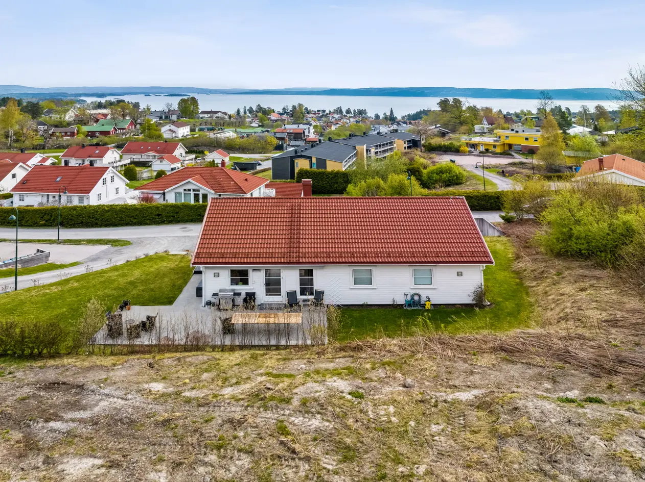 Attraktiv tomt i Vollen med panorama fjordutsikt, sol og nær sjøen. V/A klart i grensen. 160 Kvm. BYA. photo 2