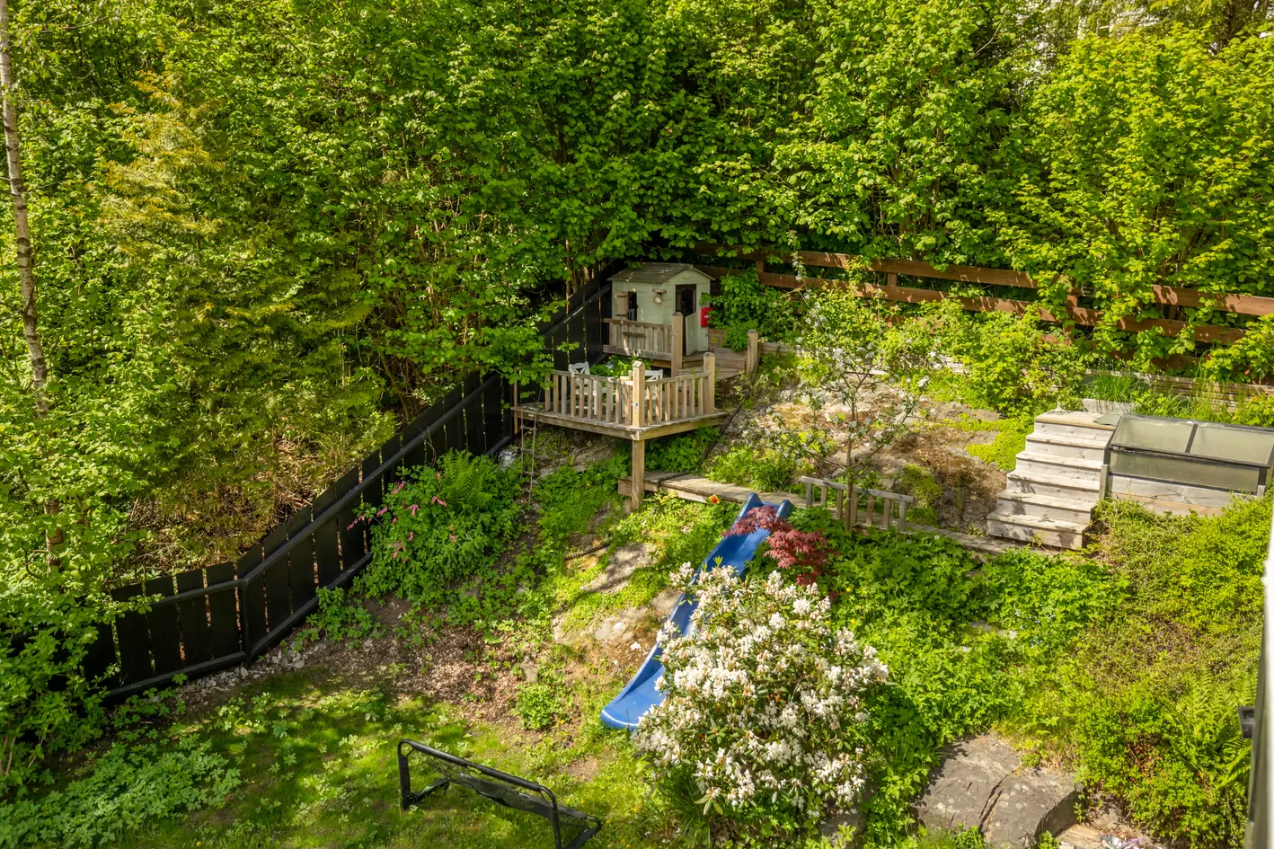 Attraktiv enebolig med solrik hage og markterrasse - Garasje, carport og p-plass - 2 inngangsparti - Svært barnevennlig photo 5