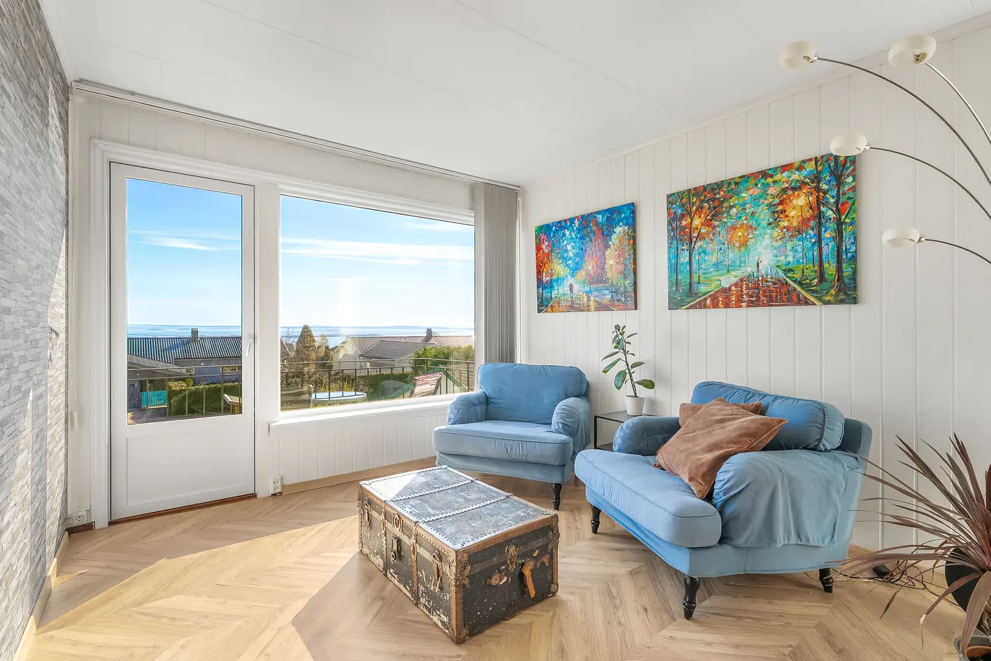 Innholdsrik enebolig med barnevennlig beliggenhet | 4 sov | 2 bad | Meget pent opparbeidet hage med storslått utsikt photo 3