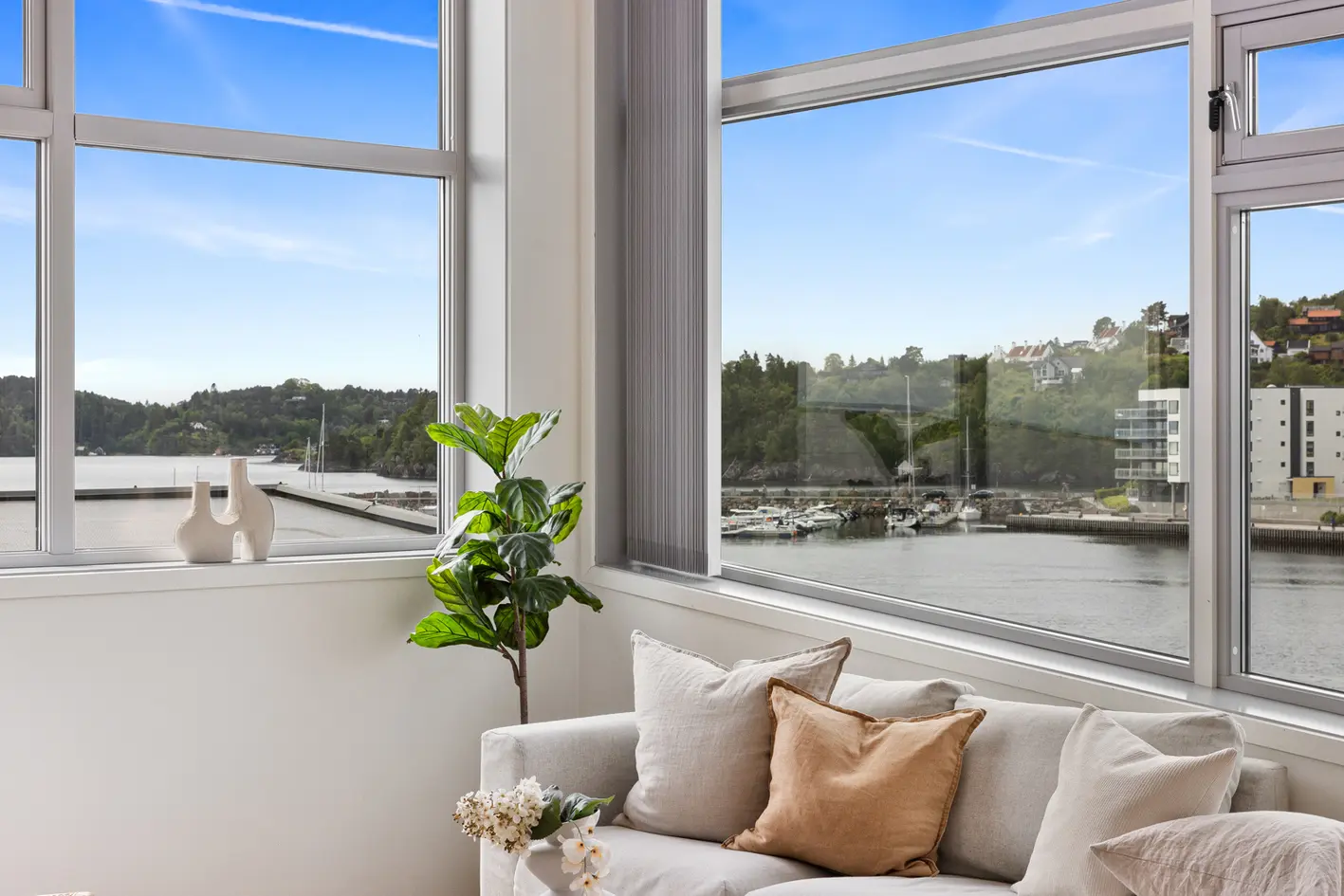 Topp og frontleiligheten i Vindu Mot Fjorden! Over 90 m2 og 3 soverom på toppen av bygget for seg selv. photo 3