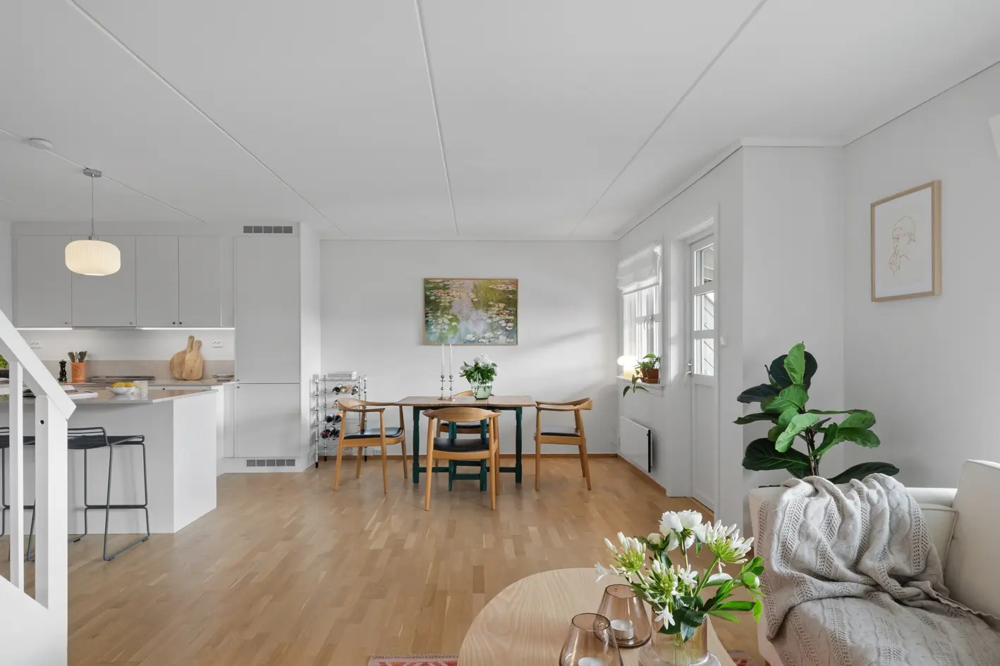 Delikat toppleilighet over to plan med loftsstue, vestvendt takterrasse og garasjeplass med el-lader – bør oppleves! photo 5