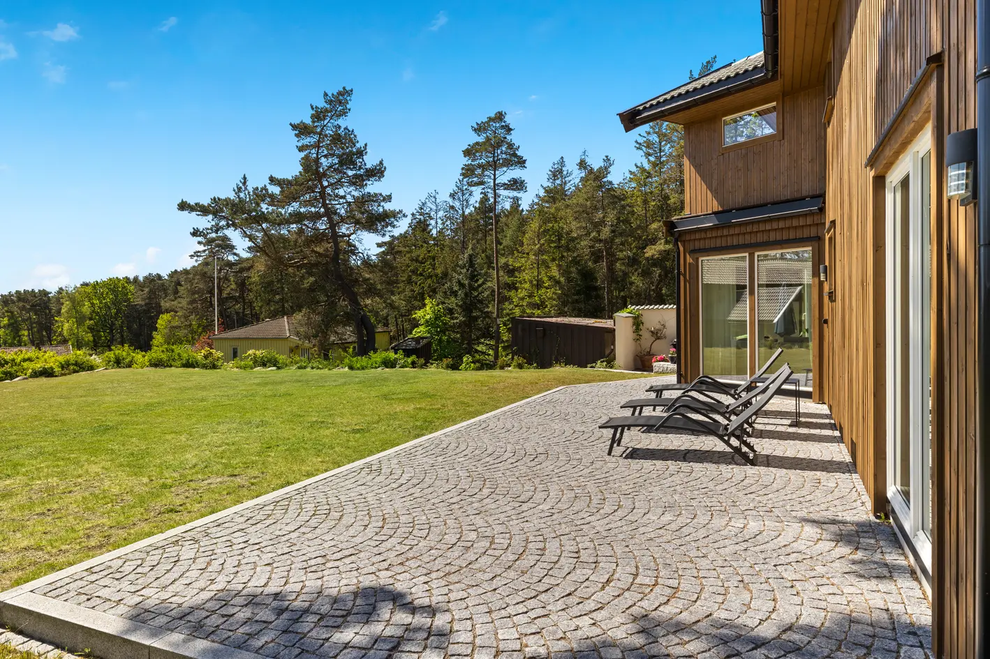 Ørekroken - Arkitekttegnet enebolig med fantastisk beliggenhet og utsikt. Dobbelgarasje. photo 2
