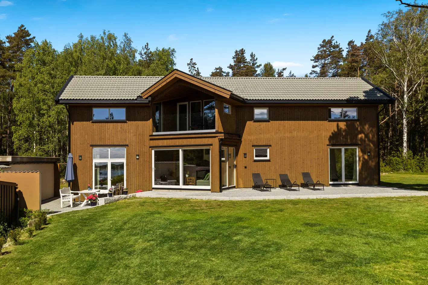 Ørekroken - Arkitekttegnet enebolig med fantastisk beliggenhet og utsikt. Dobbelgarasje. photo 3