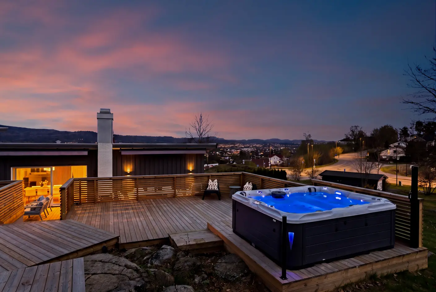 Oppgradert arkitekttegnet funkis m/utleie | Fantastisk terrasse på 165 kvm | 3 mål tomt. Nydelig panoramautsikt! photo 3