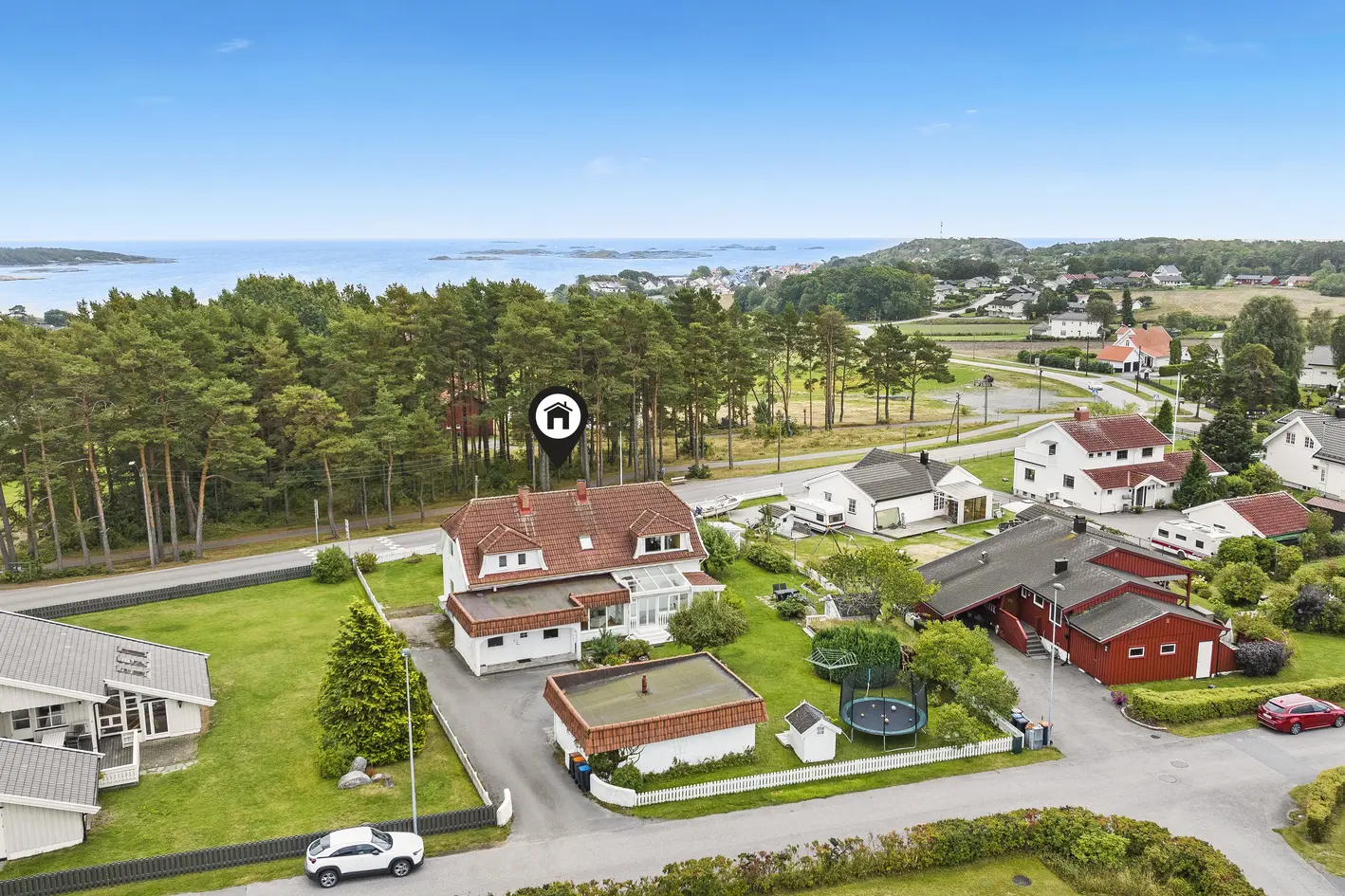 Stor eiendom uten boplikt! Innholdsrik enebolig, lysthus og garasje med sidebygning. Nytt kjøkken. photo 5