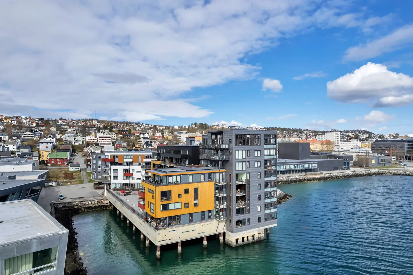 Ny pris! - Unik toppleilighet med solrike terrasser og panoramautsikt på Strandkanten. Privat heisadkomst og parkering. photo 2