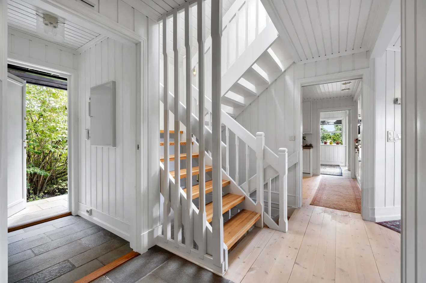 Arkitekttegnet hel tomannsbolig | Villmarkspanel | Sentral beliggenhet | Dobbelgarasje | Utsikt og hage | Barnevennlig photo 5