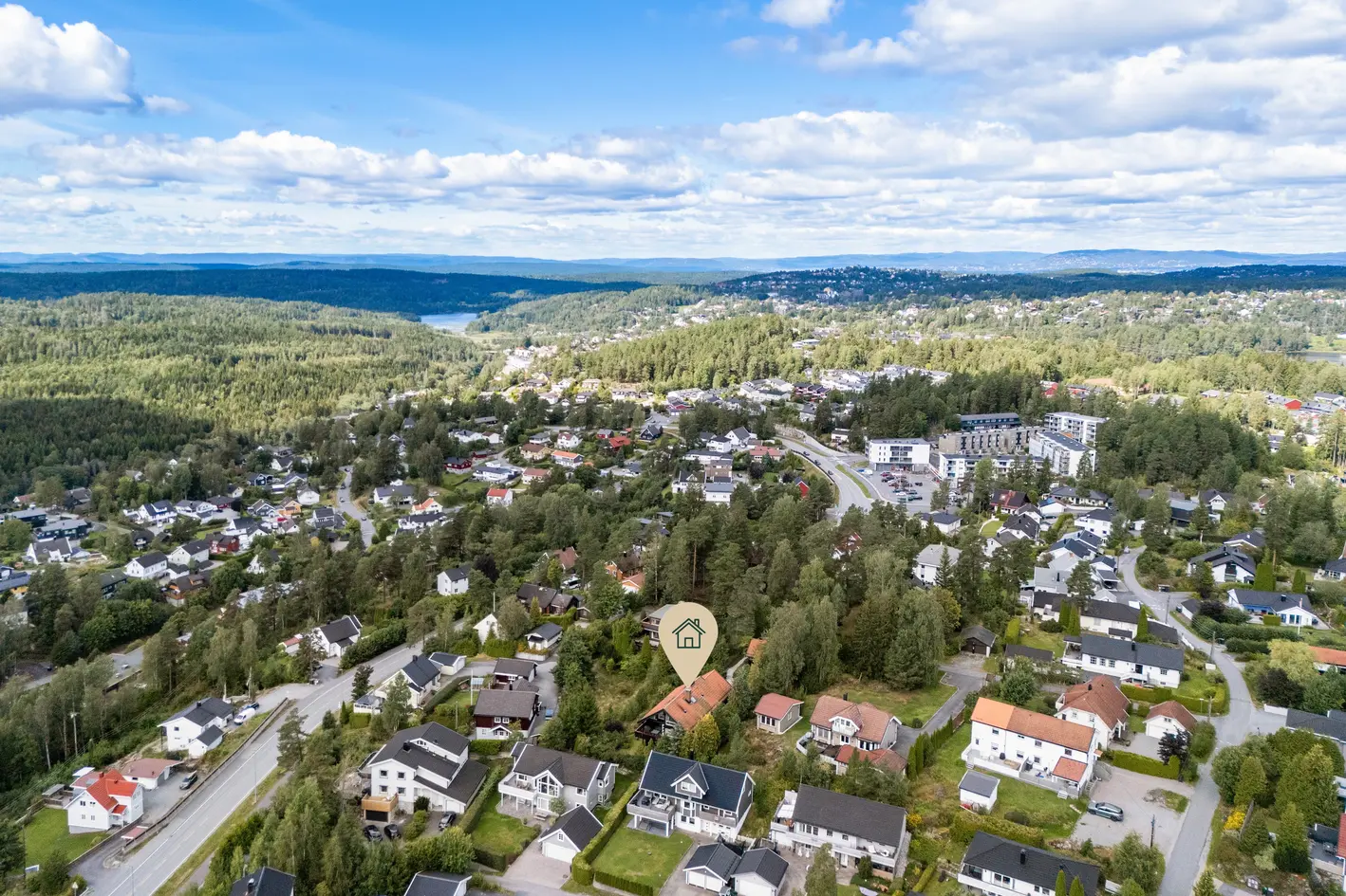 Arkitekttegnet hel tomannsbolig | Villmarkspanel | Sentral beliggenhet | Dobbelgarasje | Utsikt og hage | Barnevennlig photo 3