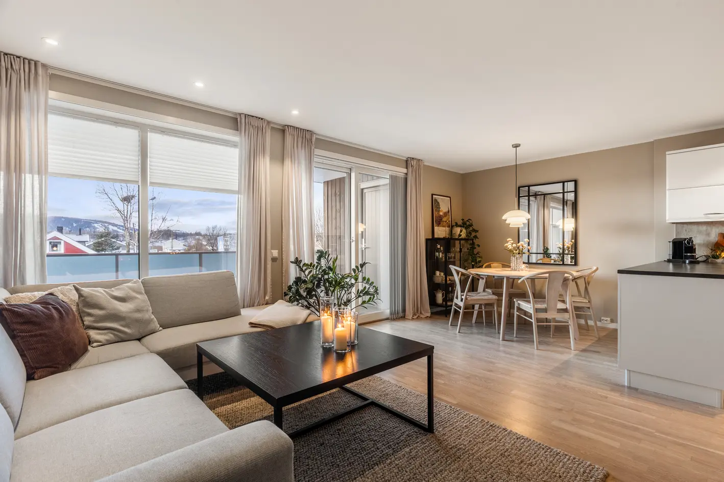 Lekker og stilren 3-roms borettslagsleilighet fra 2019 med god planløsning| Parkeringskjeller, heis og solrik terrasse photo 3