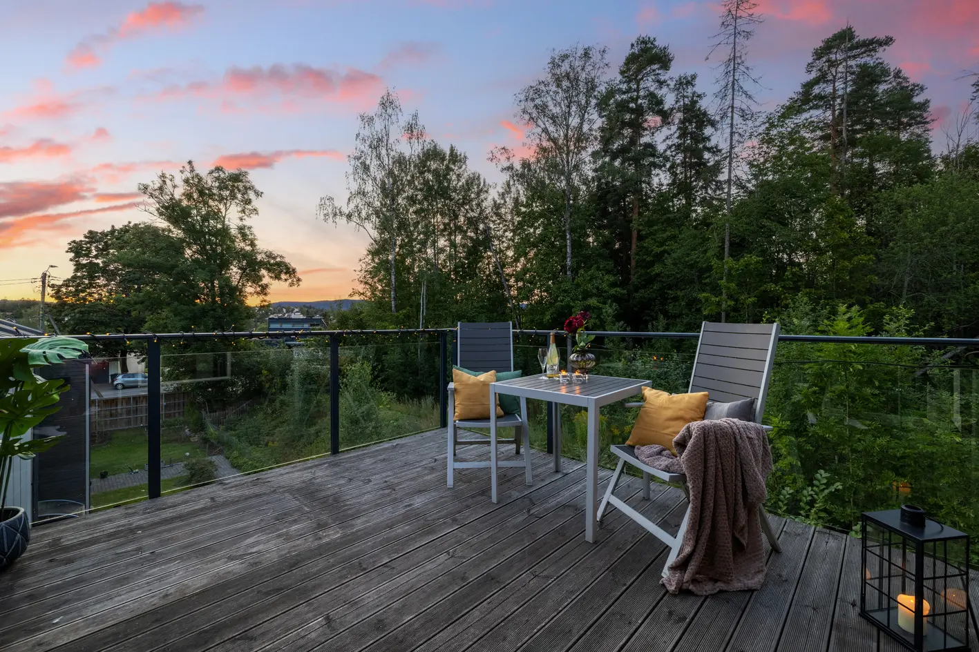 Enderekkehus med solrik hage og takterrasse | Garasje m/lader og direkte adkomst | Bilfri vei til skole og barnehage photo 2