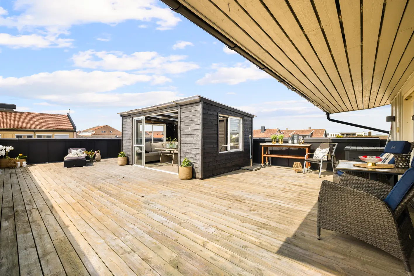 Ny Pris! Spennende toppleilighet med god takhøyde i sentrum med 70 kvm. privat takterrasse! Parkering. photo 4