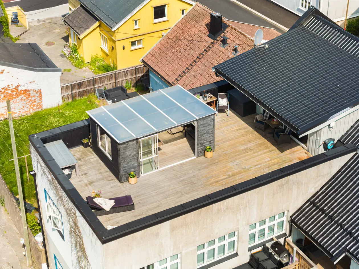 Ny Pris! Spennende toppleilighet med god takhøyde i sentrum med 70 kvm. privat takterrasse! Parkering. photo 5