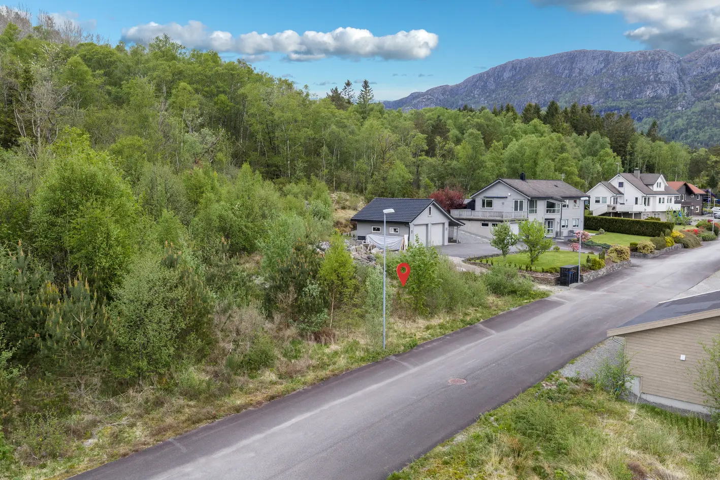 Solrik boligtomt i Vikebygd - Nydelig beliggenhet og kort vei til sjøen. photo 3