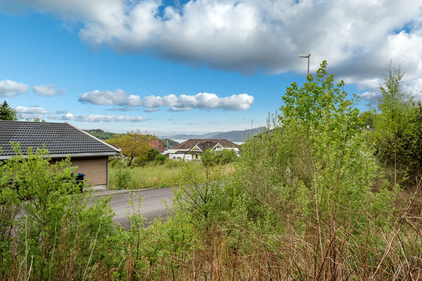 Solrik boligtomt i Vikebygd - Nydelig beliggenhet og kort vei til sjøen. photo 5