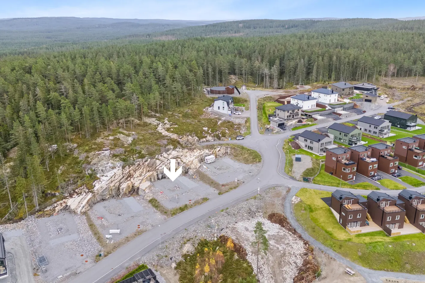 Attraktiv byggeklar selvbyggertomt, 838 kvm. 20% BYA. øverst på Løkenåsen II.Tilkoblingsavgifter er betalt.