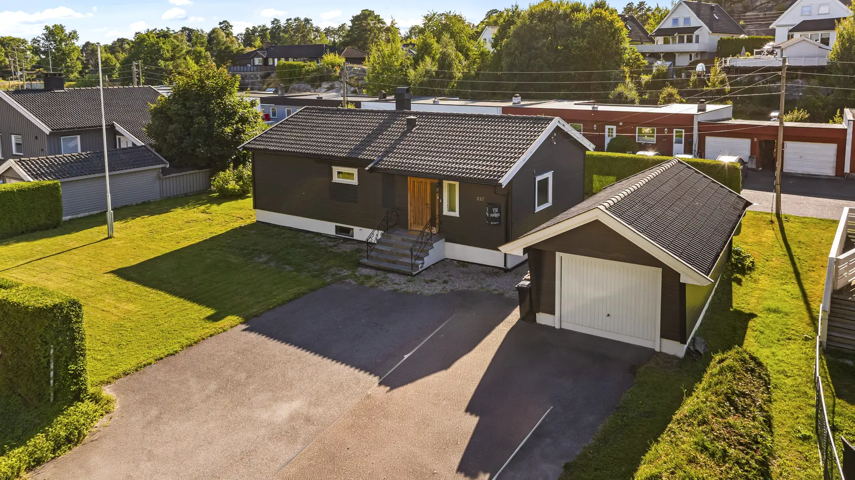 Innholdsrik enebolig med solrikt uteområde - Nyere bad og kjøkken - Garasje - Familievennlige omgivelser photo 2