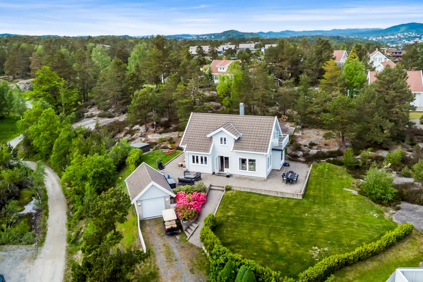 Familievennlig hytte på Kragerø Resort | 3 soverom | Stor terrasse | Nær golf, spa og skjærgård