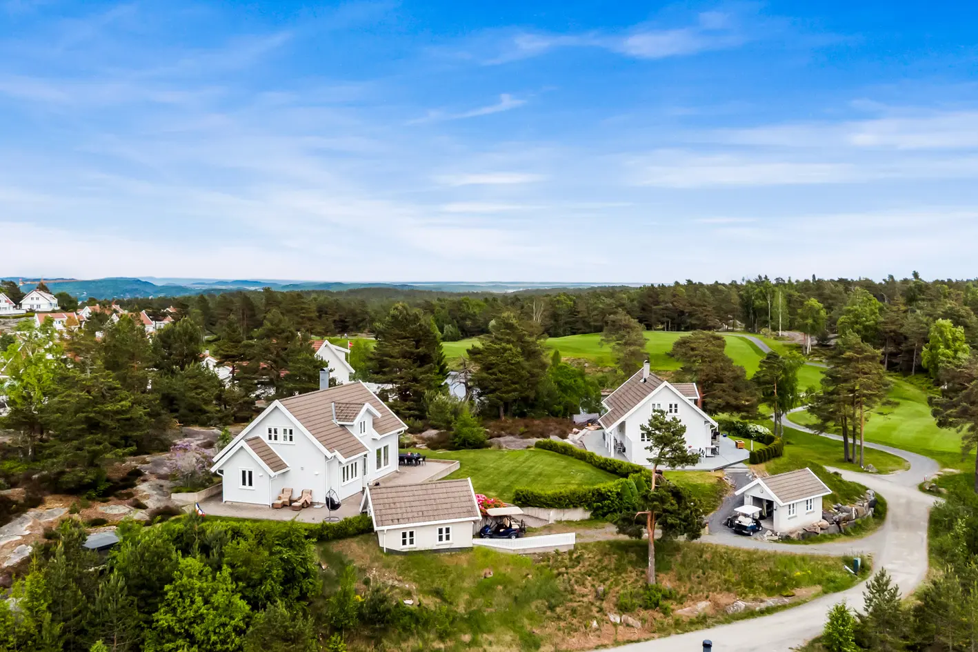 Familievennlig hytte på Kragerø Resort | 3 soverom | Stor terrasse | Nær golf, spa og skjærgård - View 2