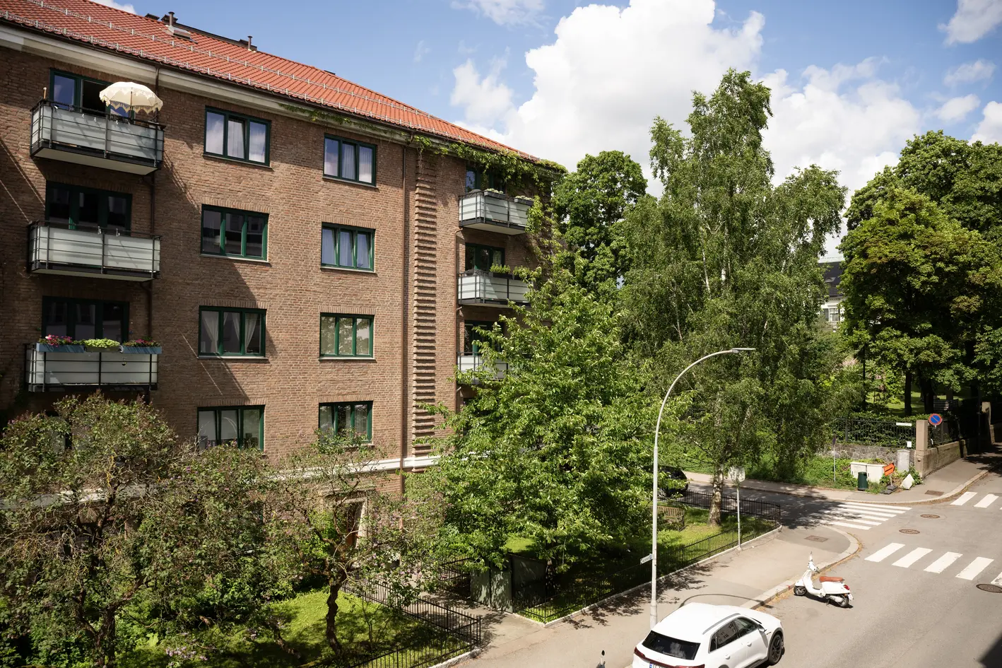Lys, delikat & klassisk leilighet i 3 etg. m/heis. Ingen dok.avg. Fyring/bredbånd ink. Frodig bakhage. Ettertraktet gård photo 3