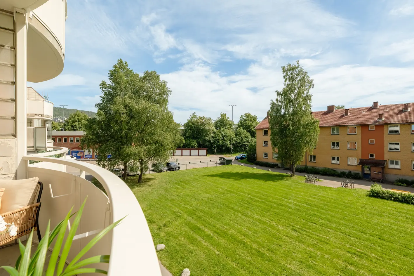 Lys og innbydende 3-roms leilighet i frodige omgivelser | Herlig, luftig balkong på 8 kvm | Attraktivt & sentralt. - Bilde 3