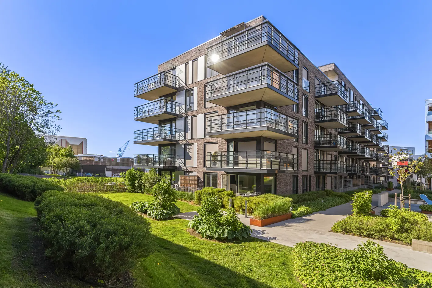 Moderne eierleilighet fra 2021 | Stor, solrik terrasse på 18 m² | 2 soverom photo 3