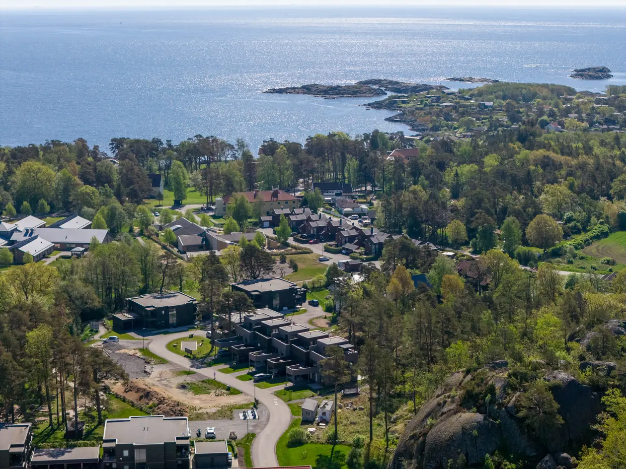 Moderne enderekkehus fra 2023 - Takterrasse - Vannbåren varme - 2 bad - Carport photo 2