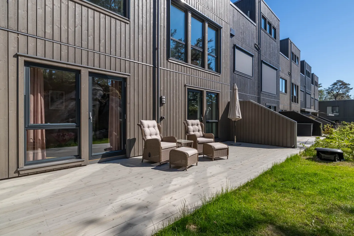 Moderne enderekkehus fra 2023 - Takterrasse - Vannbåren varme - 2 bad - Carport photo 3