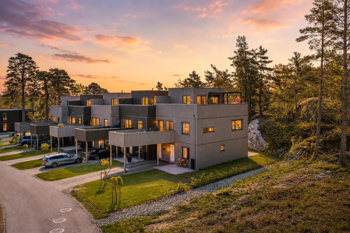 Moderne enderekkehus fra 2023 - Takterrasse - Vannbåren varme - 2 bad - Carport