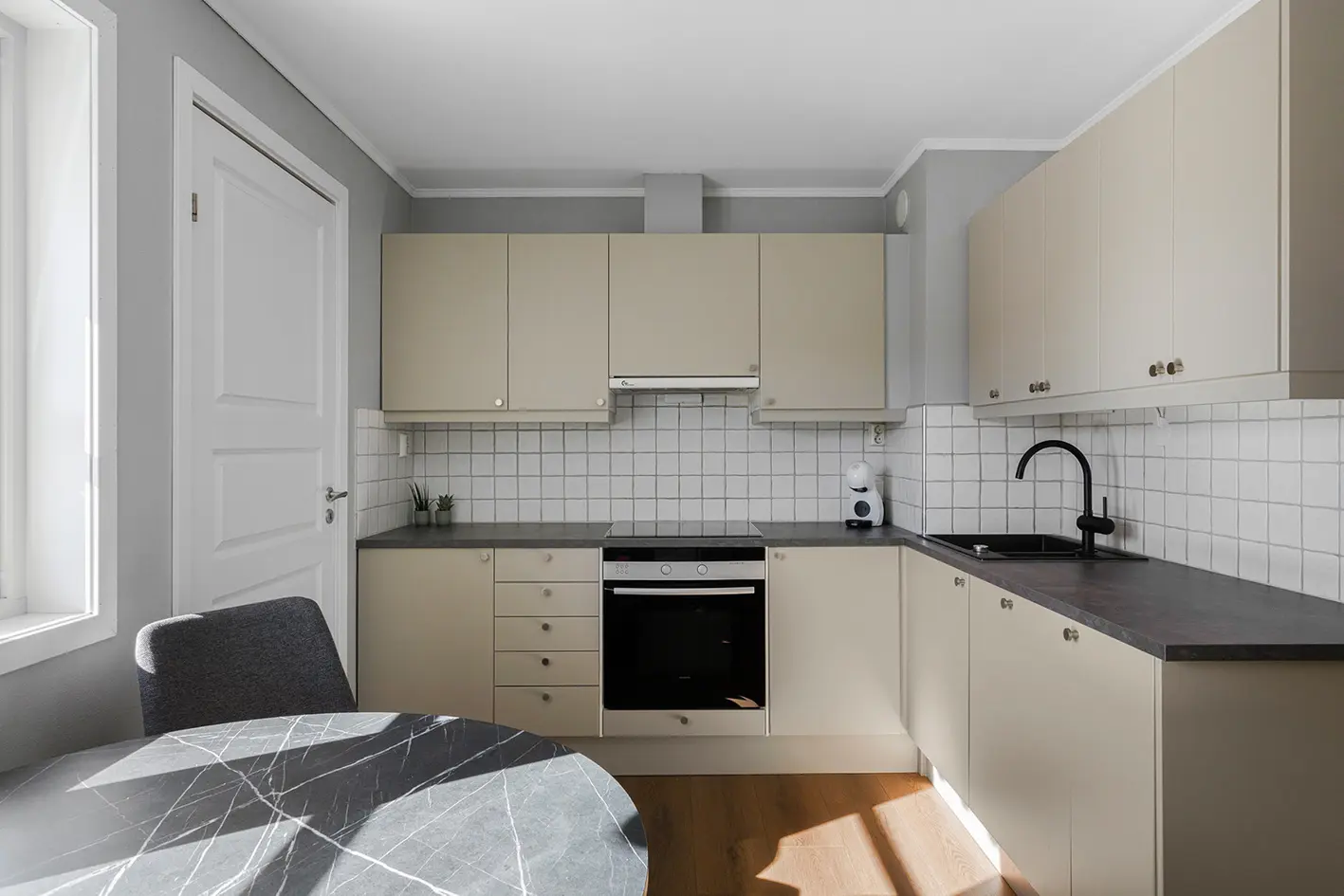 Moderne solrikt rekkehus m/ utsikt! | 4R | Kjøkken 2025 | WC 2024 | Svært barnevennlig | rett ved marka | Garasje m/ EL photo 4