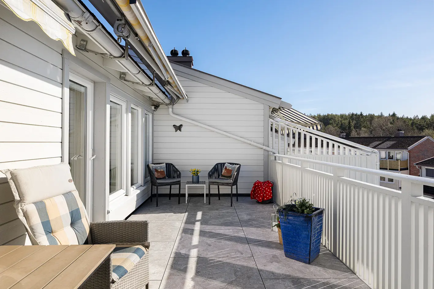 Moderne solrikt rekkehus m/ utsikt! | 4R | Kjøkken 2025 | WC 2024 | Svært barnevennlig | rett ved marka | Garasje m/ EL