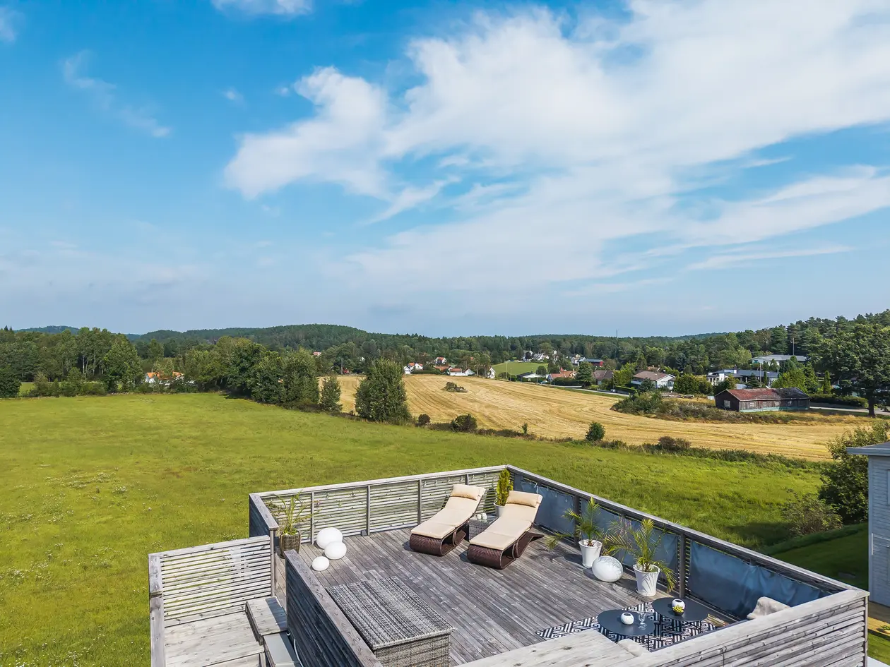 Lekker eierleilighet med fantastisk takterrasse og uteområder – carport - fin planløsning -Må oppleves! photo 3