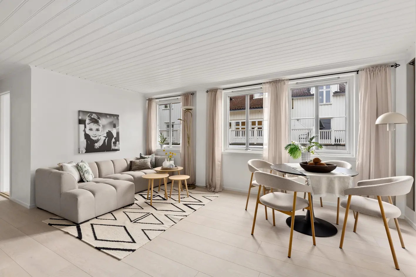 Leilighet midt i hjertet av Grimstad – 3-roms med god planløsning og alt av butikker, caféer og byliv rett utenfor døren, grimstad