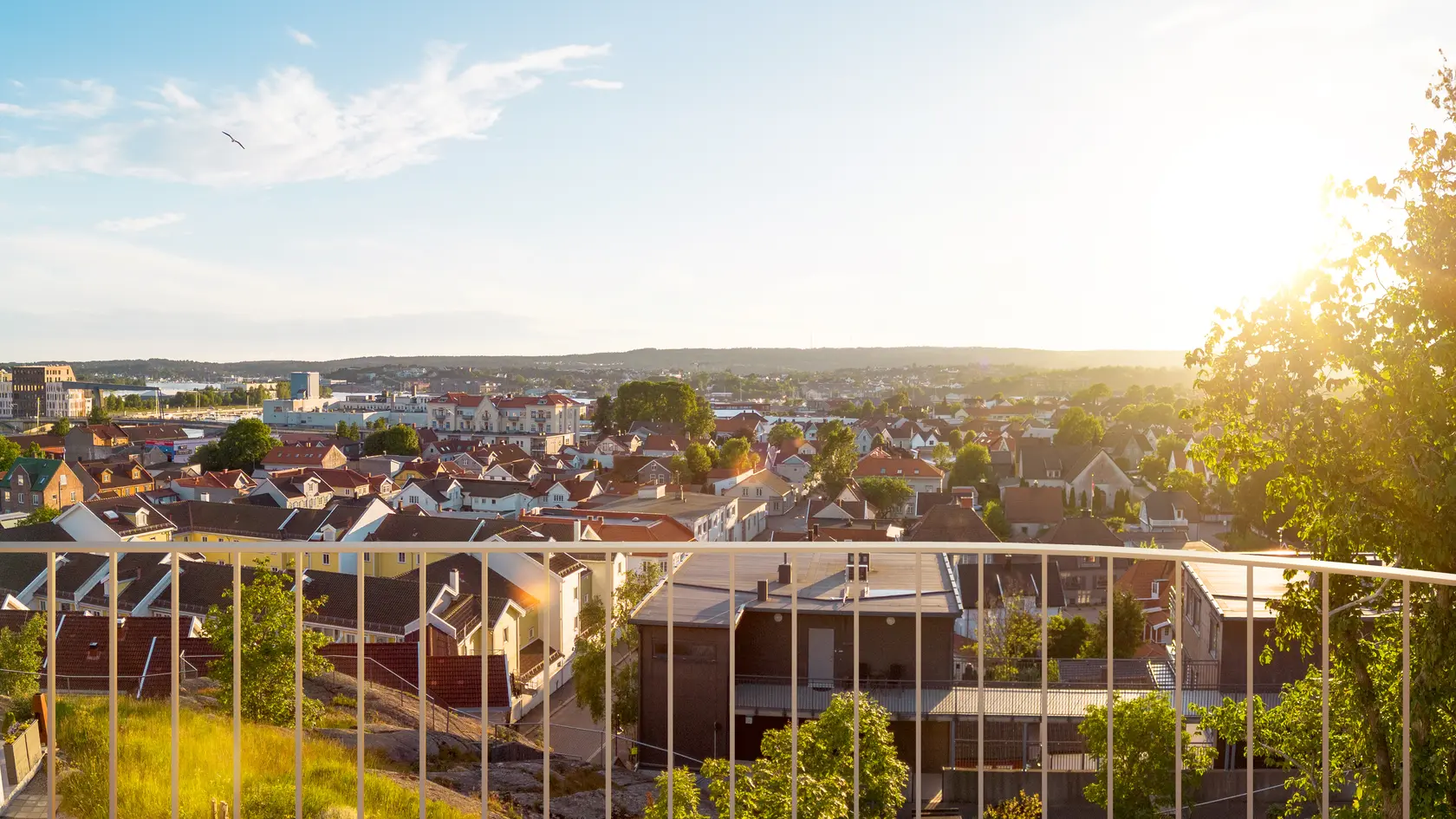 Eksklusive, arkitekttegnede leiligheter med fantastisk utsikt, vestvendte uteplasser og sentral beliggenhet. Lave omk. photo 2