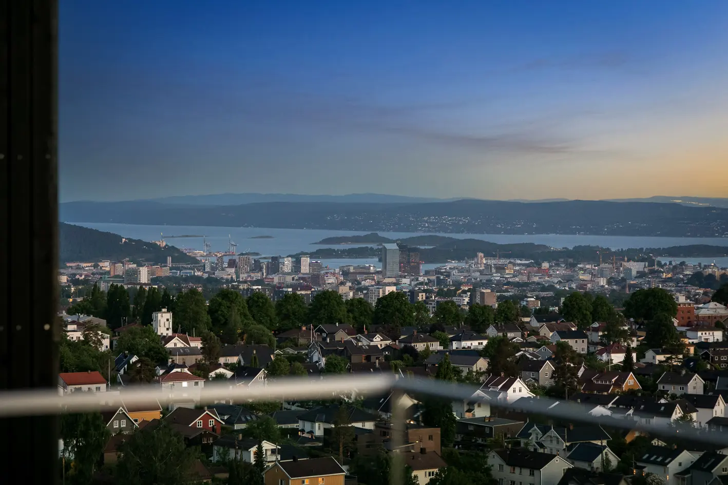 Eksklusiv og påkostet leilighet over hele første etasje | Panoramautsikt | 3 uteområder m/hagedel | 2 garasjeplasser photo 4
