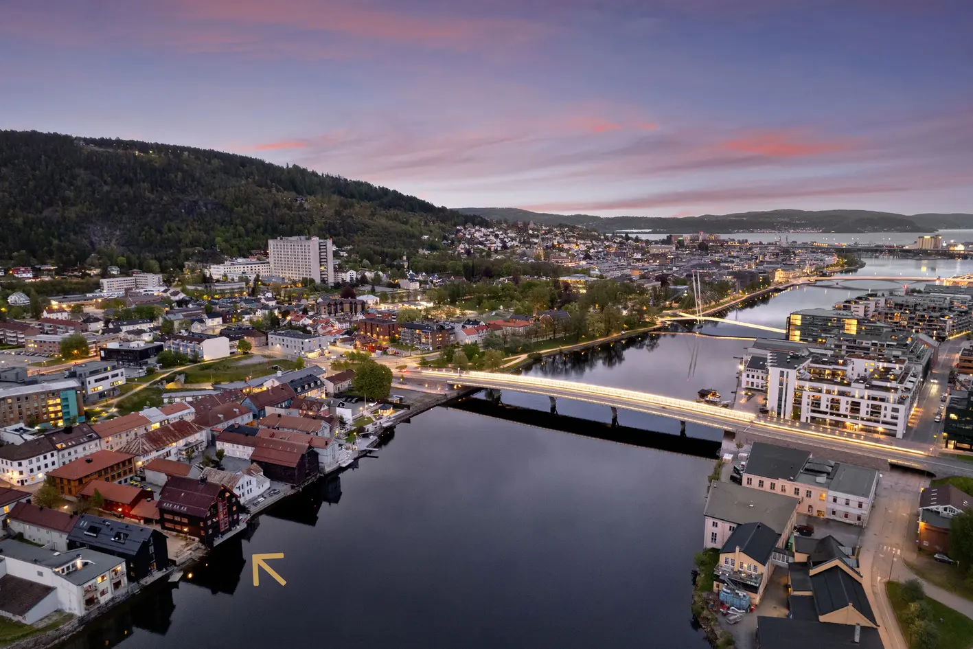 Særs delikat og påkostet frontleilighet mot elva - Vesentlig modernisert 2021-2025 - 3 sov - Carport m/lader - Brygge photo 4