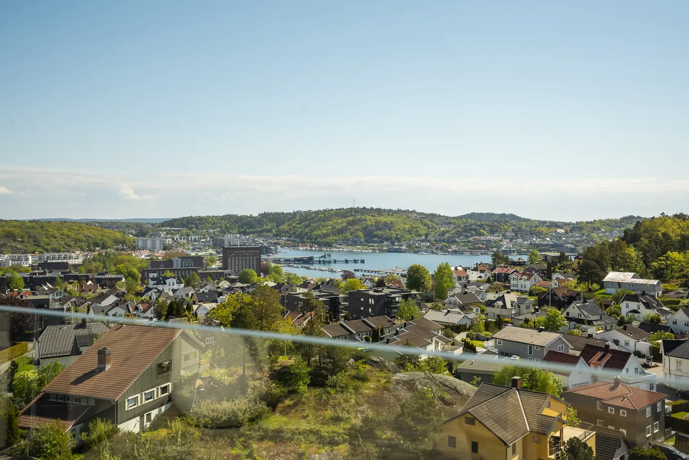 VISNING SØNDAG 20.09! BO HELT UNIKT OG LETTVINT PÅ HAUANÅSEN! Panoramautsikt over Indre Havn og mot vest.  photo 2