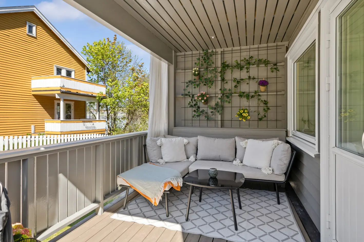 Flott førstegangskjøp; lettholdt og romslig 2-roms m/p-plass, mye lagring, nytt stuegulv og vestvendt terrasse. Sentral
 photo 4