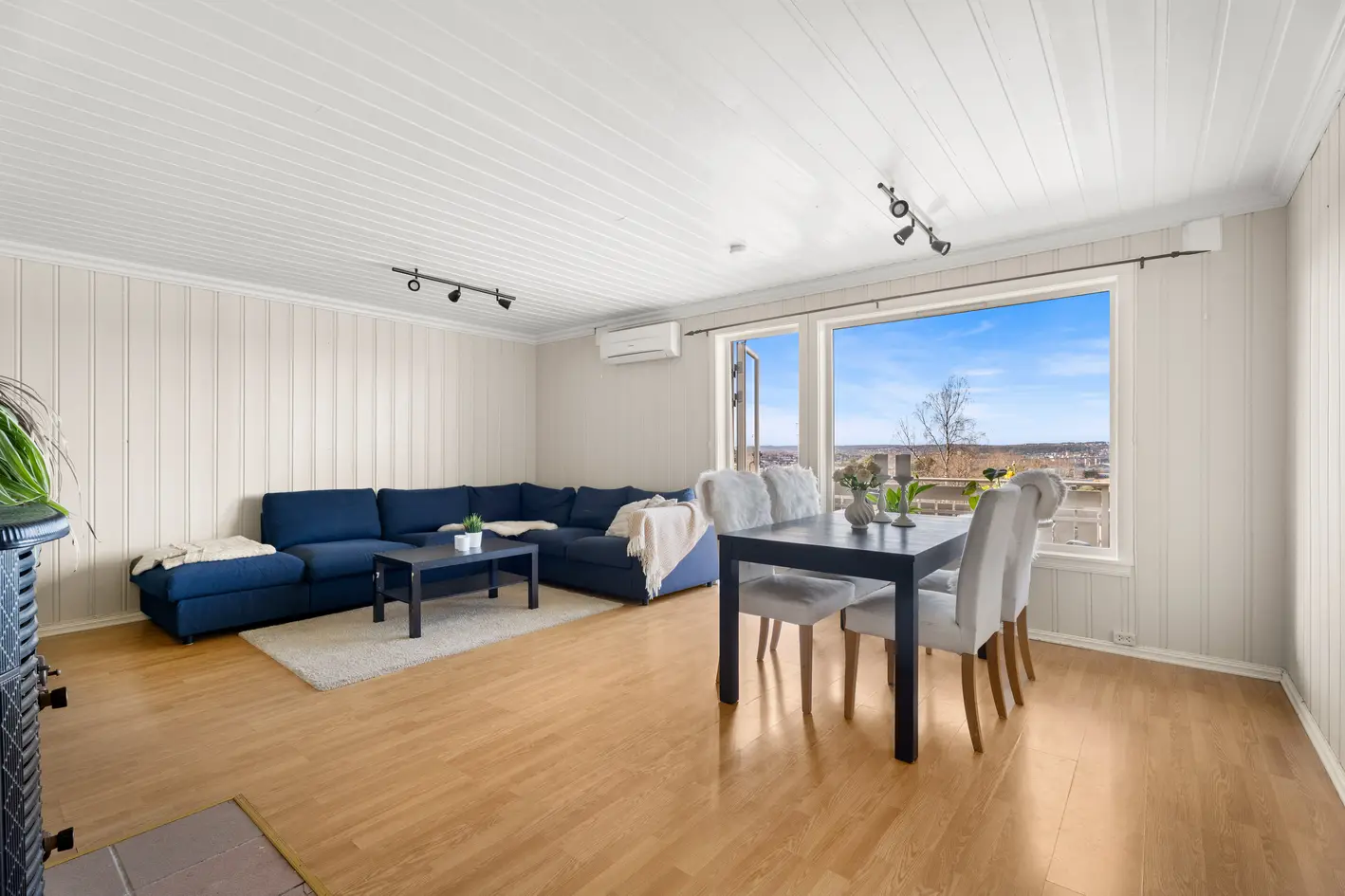 Familievennlig bolig over to plan | Solrike uteplasser | Parkering | 3 soverom – pohled 5