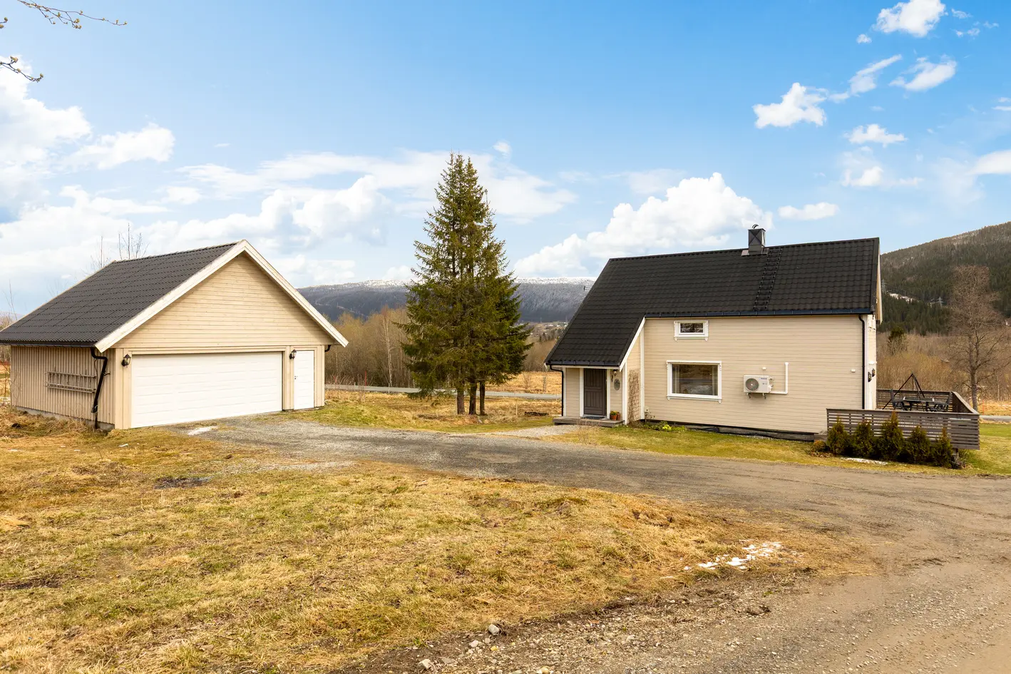Hus – Bjerka, Valla