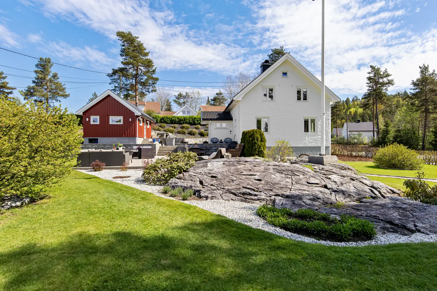 Meget innbydende enebolig med en fantastisk opparbeidet hage! Pusset opp i nyere tid og romslig tomt. Må oppleves! photo 4