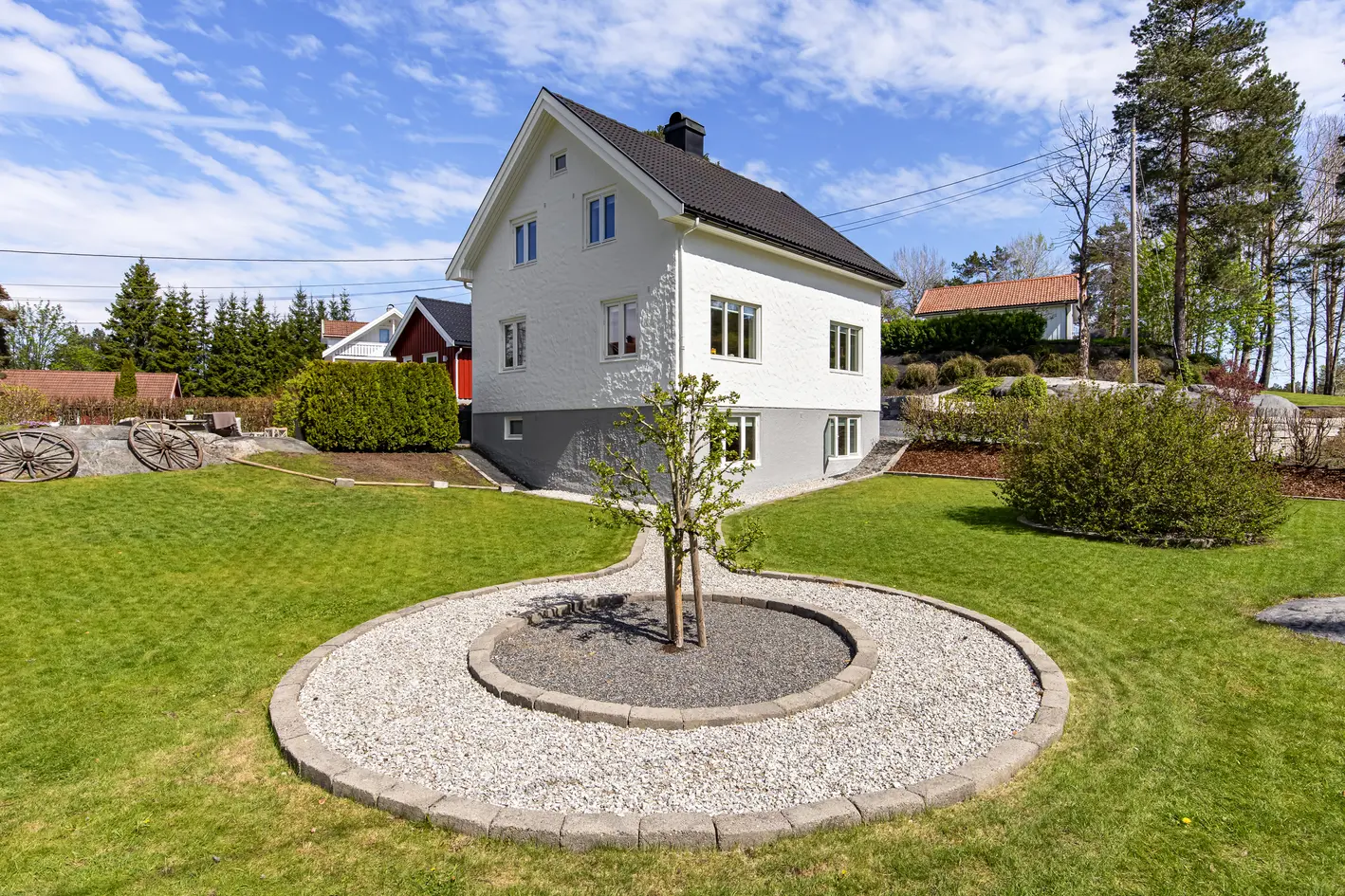 Meget innbydende enebolig med en fantastisk opparbeidet hage! Pusset opp i nyere tid og romslig tomt. Må oppleves! photo 3