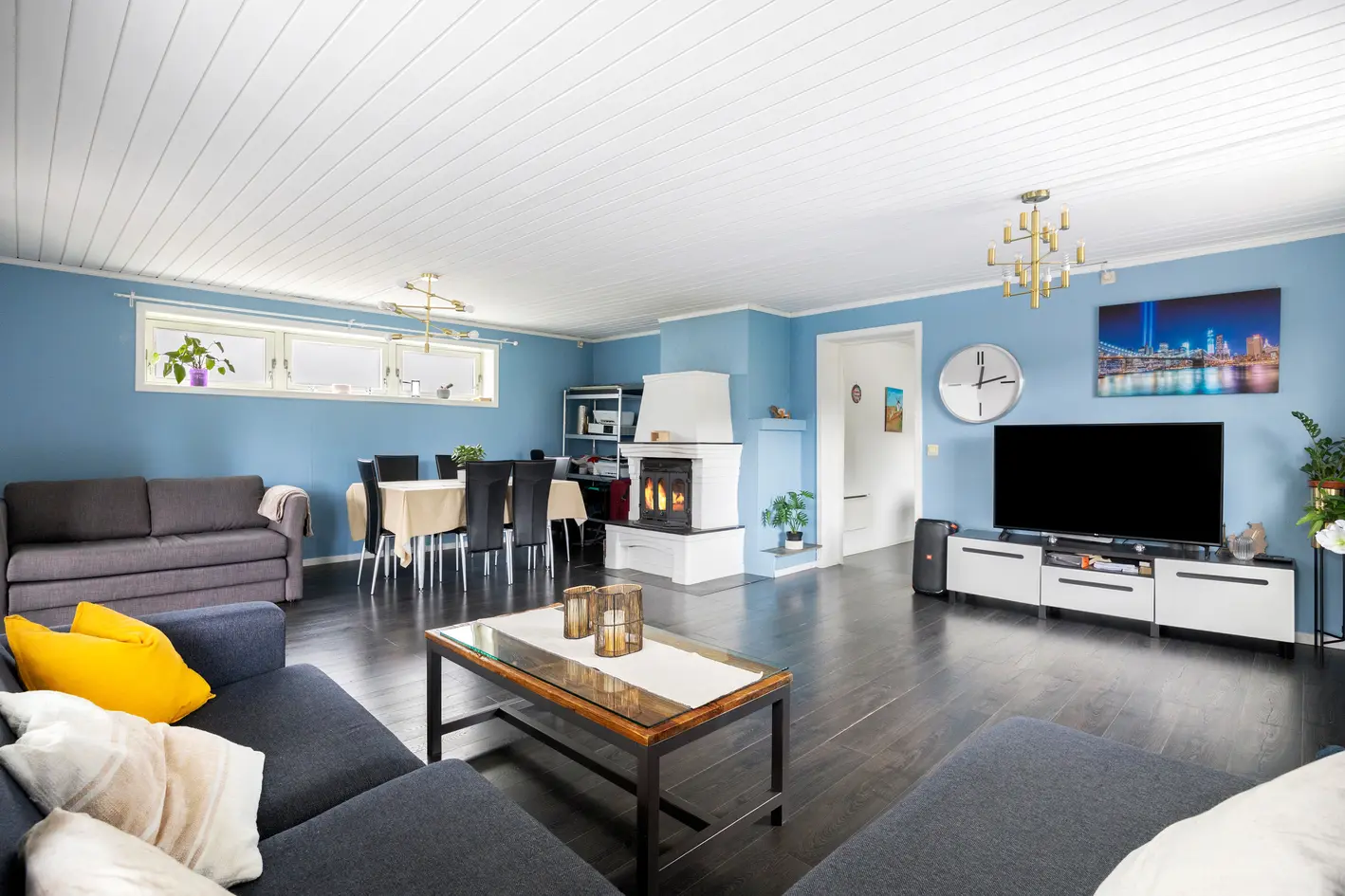 Innholdsrik og familievennlig halvpart tomannsbolig over 2 plan - Hyggelige uteplasser - 3 innganger - Stort potensial!, oslo