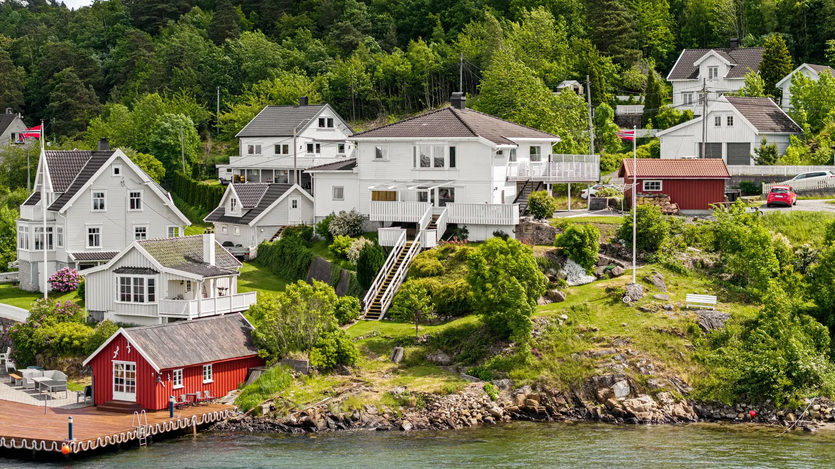 Innholdsrik og moderne strandeiendom - Flott utsikt over Tromøysund - Solrike uteområder og terrasser - Hybel photo 2