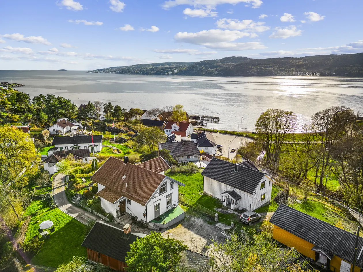 Unique opportunity in charming Hvitsten - Detached house with stunning fjord view! - Brewery house and "workshop"