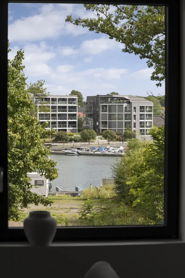Lys og lekker endeleilighet – høy standard – solrik terrasse – garasjeplass m/ elbillader – sentralt! photo 3