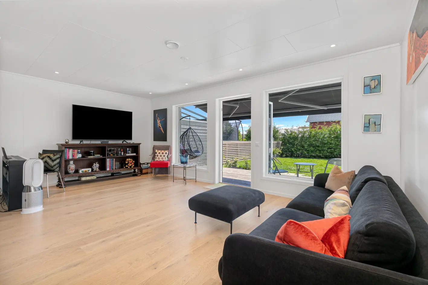 Moderne enderekkehus oppført i 2020 | Carport m/opplegg til lader | Solrik terrasse og hage | 3 (4) soverom | Rolig photo 4